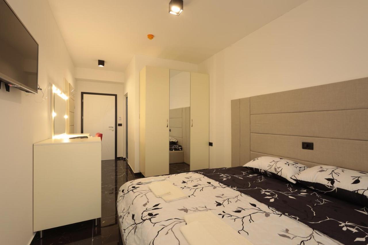 Hotel Ema *