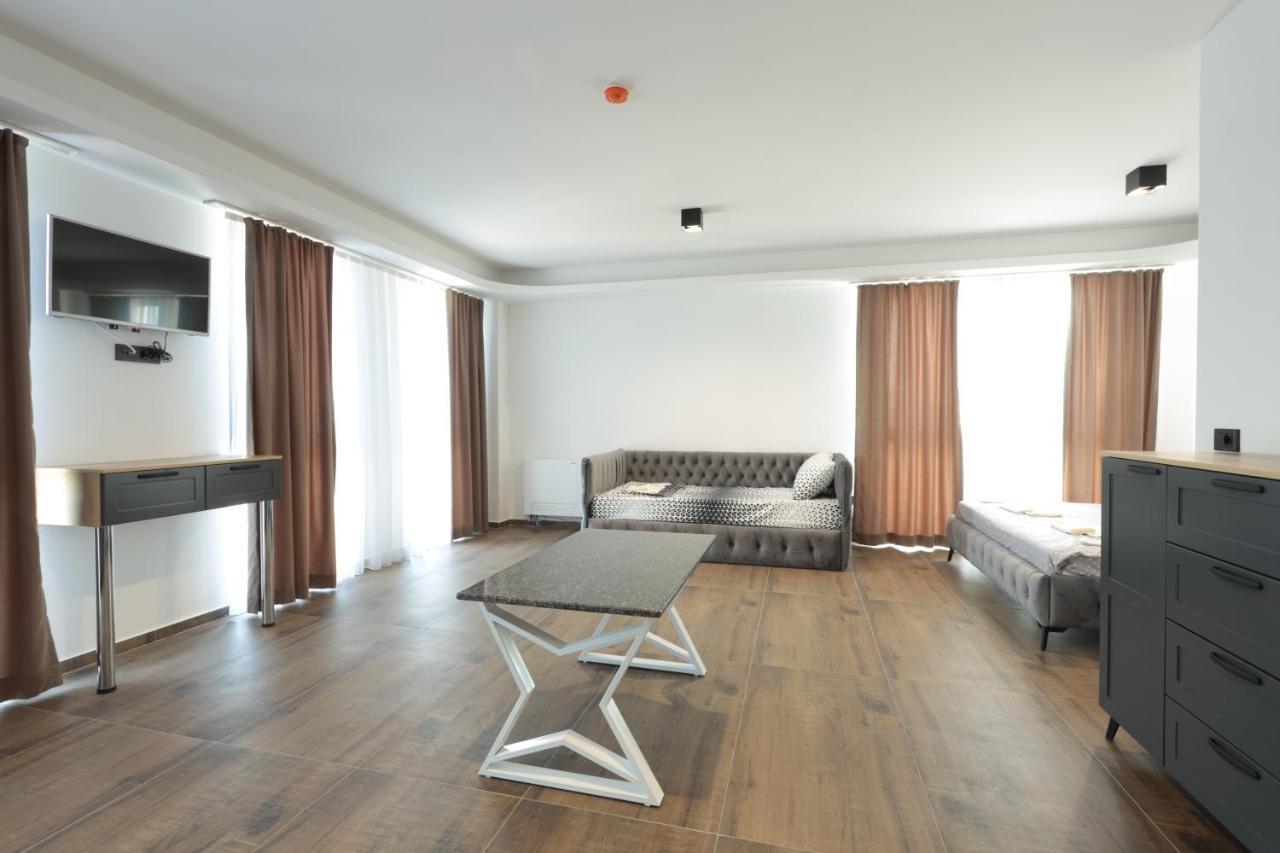 Ema Hotel *