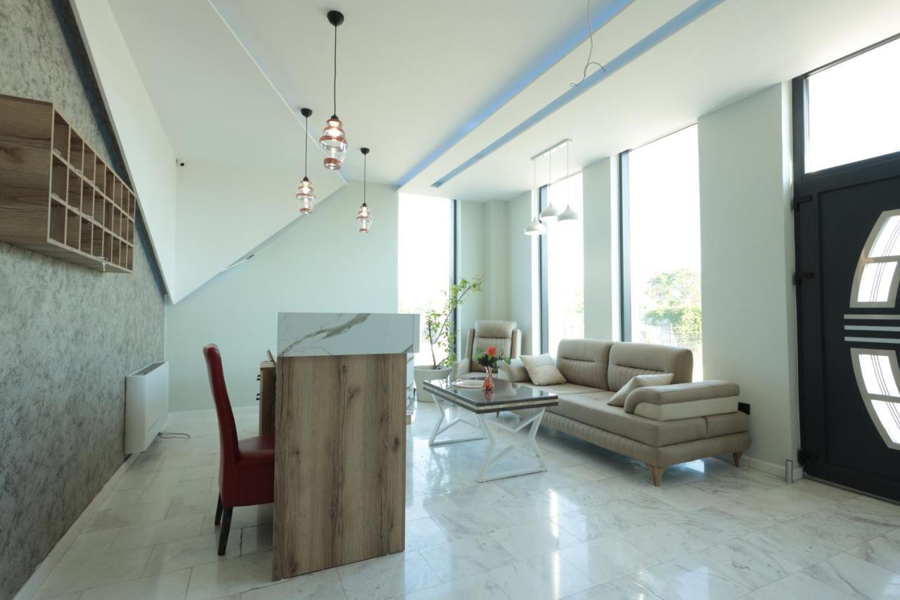 Ema Hotel